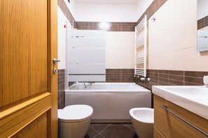 Whirlpool, Haartrockner, Bidet, Handtücher