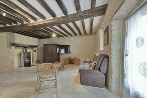 TV, fireplace, DVD player