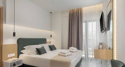 Miss Marrone City Hotel