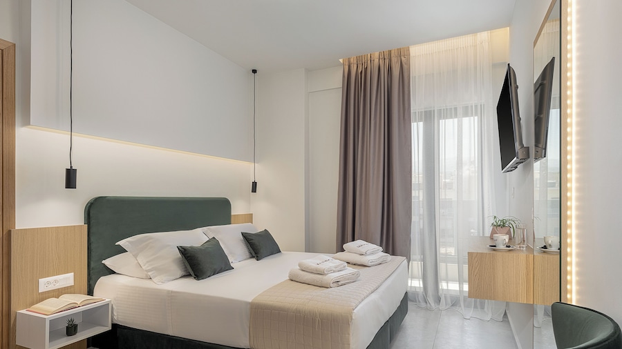 Miss Marrone City Hotel