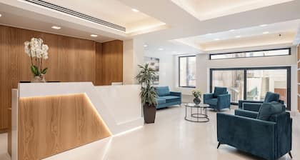 Miss Marrone City Hotel