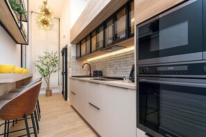 Fridge, microwave, oven, dishwasher - Luxury loft in Granada center. La Paz I (Granada)