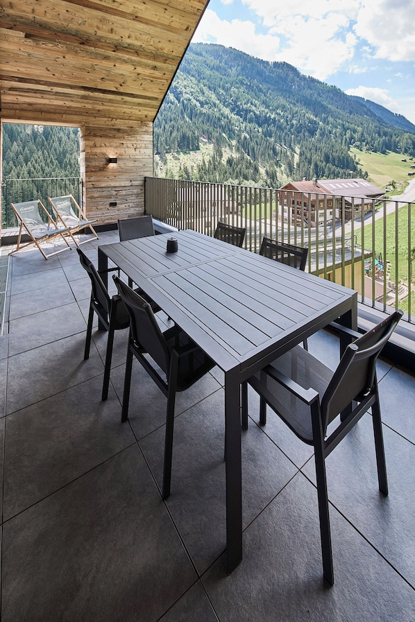Comfort-Apartment, 2 Schlafzimmer, Nichtraucher, Bergblick | Terrasse/Patio