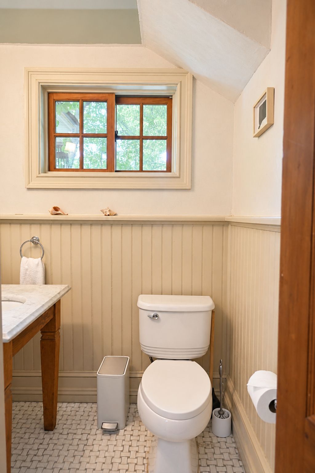 A bathroom with a toilet, bidet, and sink.
