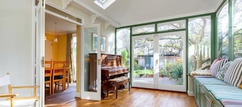 Pass the Keys | Spacious Victorian Home with Free Parking