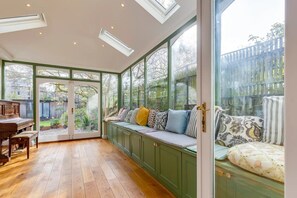 Interior - Pass the Keys | Spacious Victorian Home with Free Parking (Cambridge)