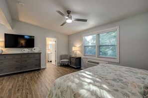 5 bedrooms, desk, iron/ironing board, Internet - Sunset Rentals | Beachgate at Starfish 9 Dr. (Hilton Head Island)