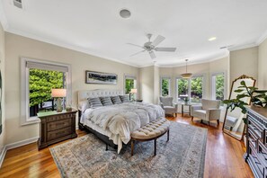 3 bedrooms, iron/ironing board, travel cot, free WiFi - Go Jump In the Lake! Just Listed Custom Lakefront Home with Dock & Amenities! (Moneta)