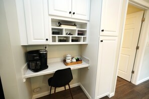 Interior - Entire 2 Bedroom Home (Elyria)