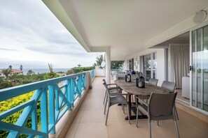 Outdoor dining - Tranquil Beach Sanctuary, 3 Bed, Sea Views (Cape Town)