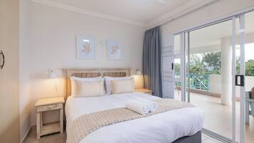 3 bedrooms, iron/ironing board, internet, bed sheets