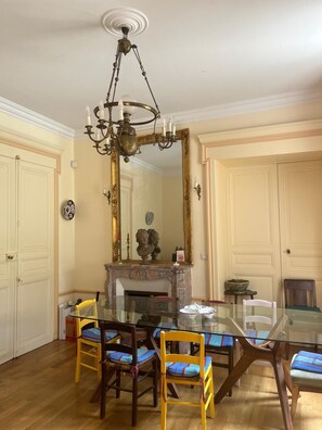 Dining - 1h45 de Paris - Belle Demeure Famiale - Portes de la Bourgogne - 12 Couchages (Bercenay-en-Othe)