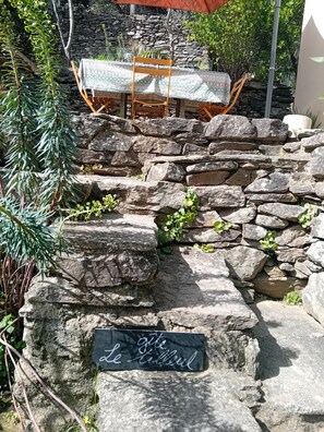 Outdoor dining - Location le Tilleul (CHAMBON)