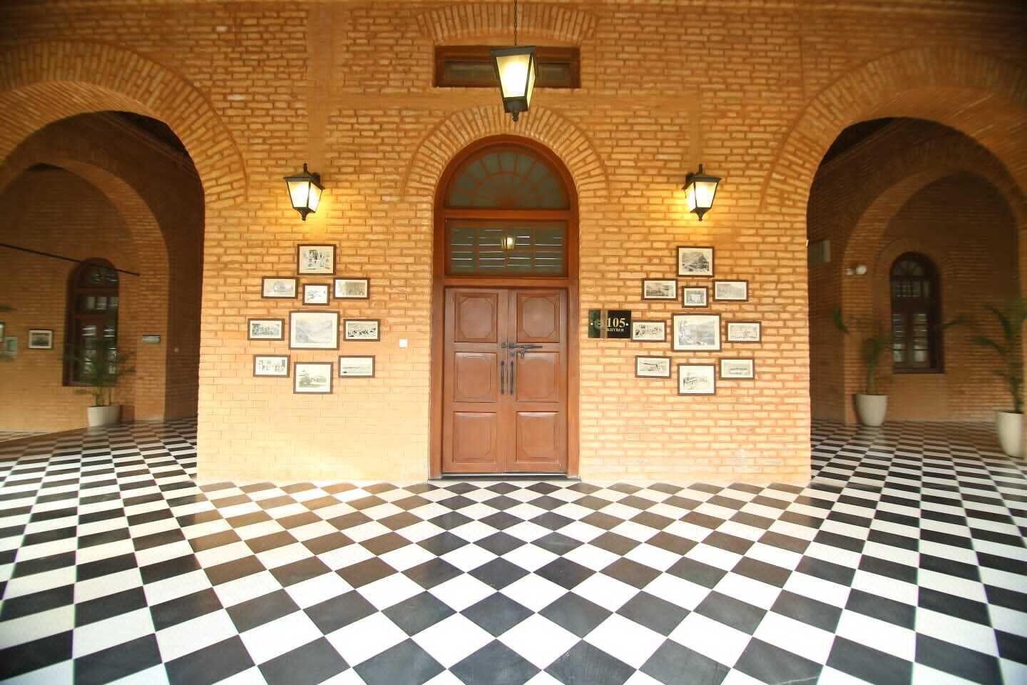 المنشأة من الخارج