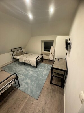 2 soverom, strykejern/-brett, wi-fi og sengetøy