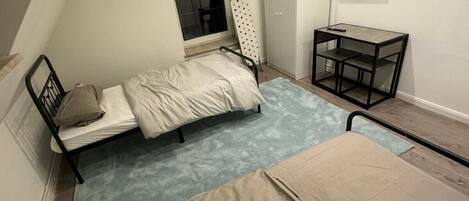 2 多间卧室、熨斗/熨衣板、WiFi、床单