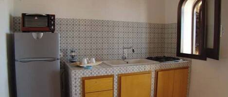 Fridge, stovetop, cookware/dishes/utensils, dining tables