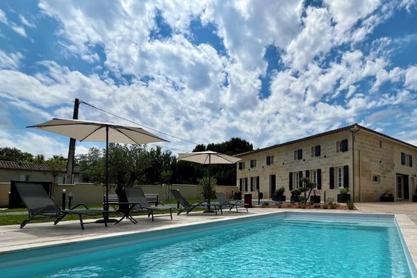 Alberca al aire libre y alberca climatizada