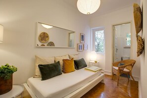 4 Schlafzimmer, Schreibtisch, Bügeleisen/Bügelbrett, Reisekinderbett