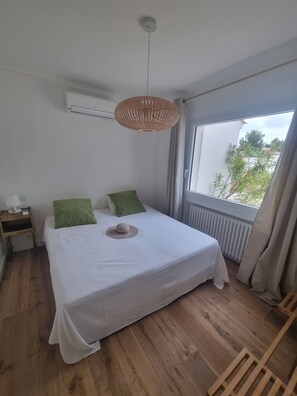 3 slaapkamers, een strijkplank/strijkijzer, gratis wifi