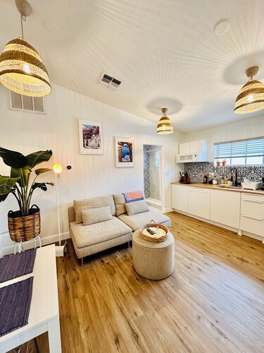 Santorini Cabana in Zephyrhills