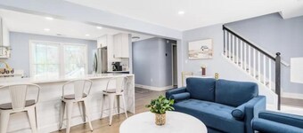 Tip Of The Town Fresh and New 3 Bedroom Nest