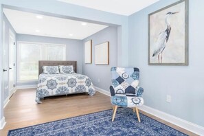 3 quartos, escrivaninha, ferros/tábuas de passar roupa