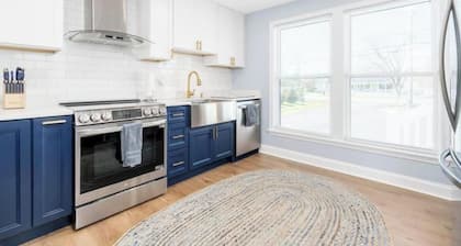 Tip Of The Town Fresh and New 3 Bedroom Nest