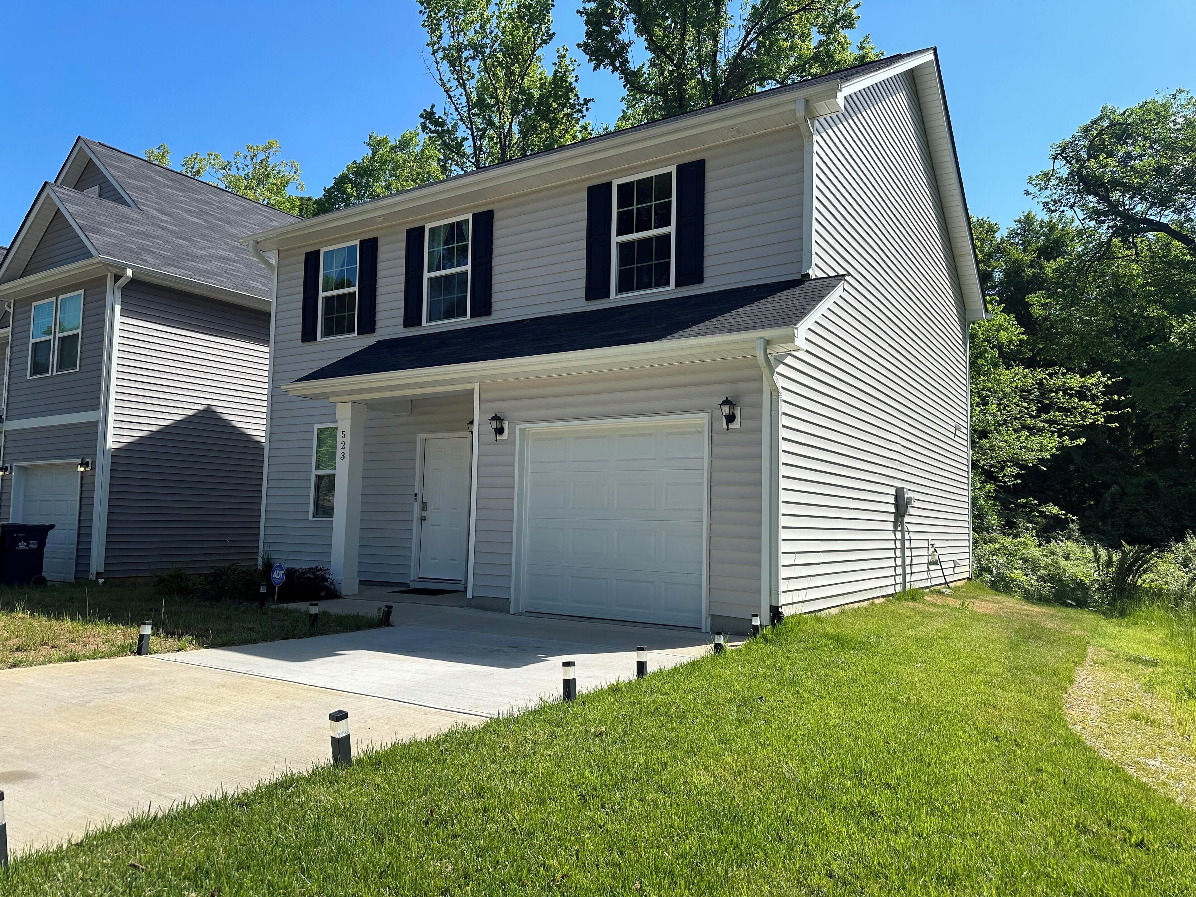 LONG TERM  4 Bedroom Home. 5 Minutes from the Airport! 10 Minutes from Uptown. 