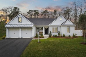 Exterior - Brand New Custom Home Masphee (Mashpee)