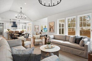 Fireplace - Brand New Custom Home Masphee (Mashpee)