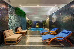 Couples treatment rooms, sauna, hot tub