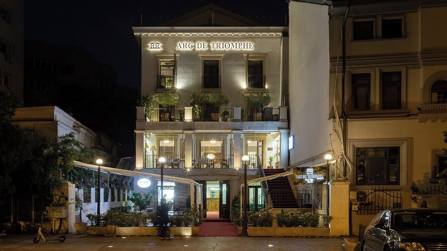 Arc de Triomphe by CityBookings