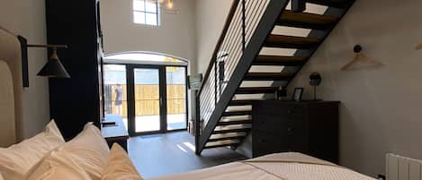 Deluxe Studio Suite | Hypo-allergenic bedding, pillowtop beds, minibar, in-room safe
