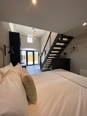 Deluxe-Studiosuite | Allergikerbettwaren, Pillowtop-Betten, Minibar, Zimmersafe