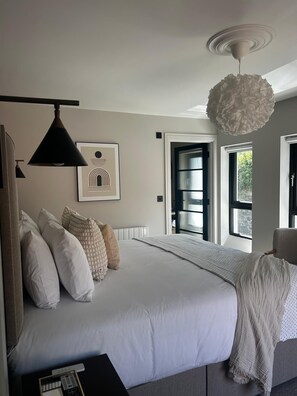 Habitación doble ejecutiva | Ropa de cama hipoalergénica, camas con pillow-top y minibar