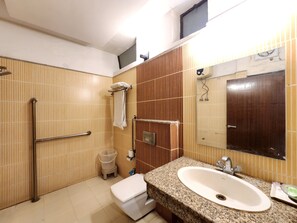 Standard Room, 1 King Bed | Bathroom