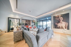House, Smoking - Modern 3BR Palm Penthouse w Private Plunge Pool (Dubai)