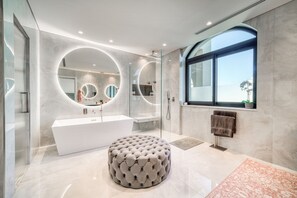 House, Smoking - Modern 3BR Palm Penthouse w Private Plunge Pool (Dubai)