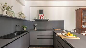 Villa, vistas al jardín | Cocina privada | Hervidor eléctrico