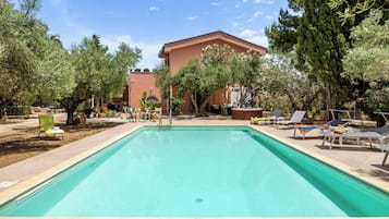 Seasonal outdoor pool