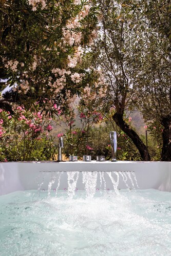 Villa Giovanna with pool