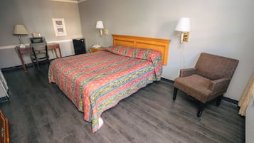 Comfort Room, 1 King Bed | Desk, WiFi (free), bed sheets