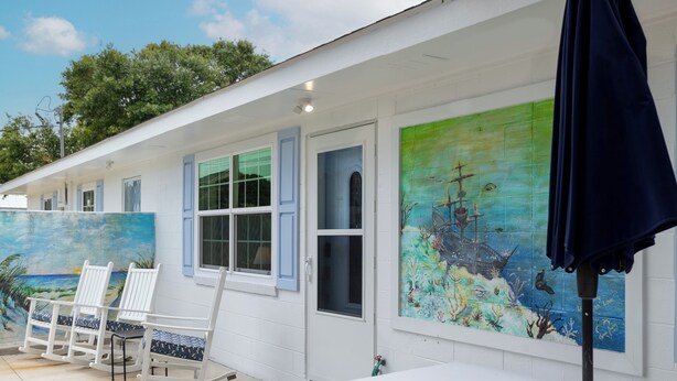 Terrace/patio - Bogue Bungalow: Oceanside Duplex, downtown Emerald Isle! (Emerald Isle)
