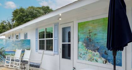 Bogue Bungalow: Oceanside Duplex, downtown Emerald Isle!