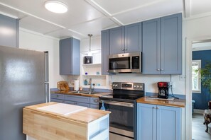 雪櫃、微波爐、焗爐、咖啡機/沖茶器