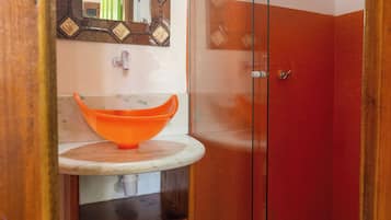 Basic Apartment | Bathroom