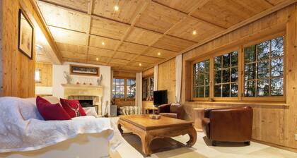 Generous deluxe chalet walking distance to shops, restaurants & Cry D'Er lift.