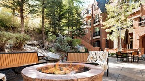 Outdoor dining - The Aspen 08ABC - 3 Bedroom Residence (Aspen)