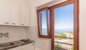 Fridge, stovetop